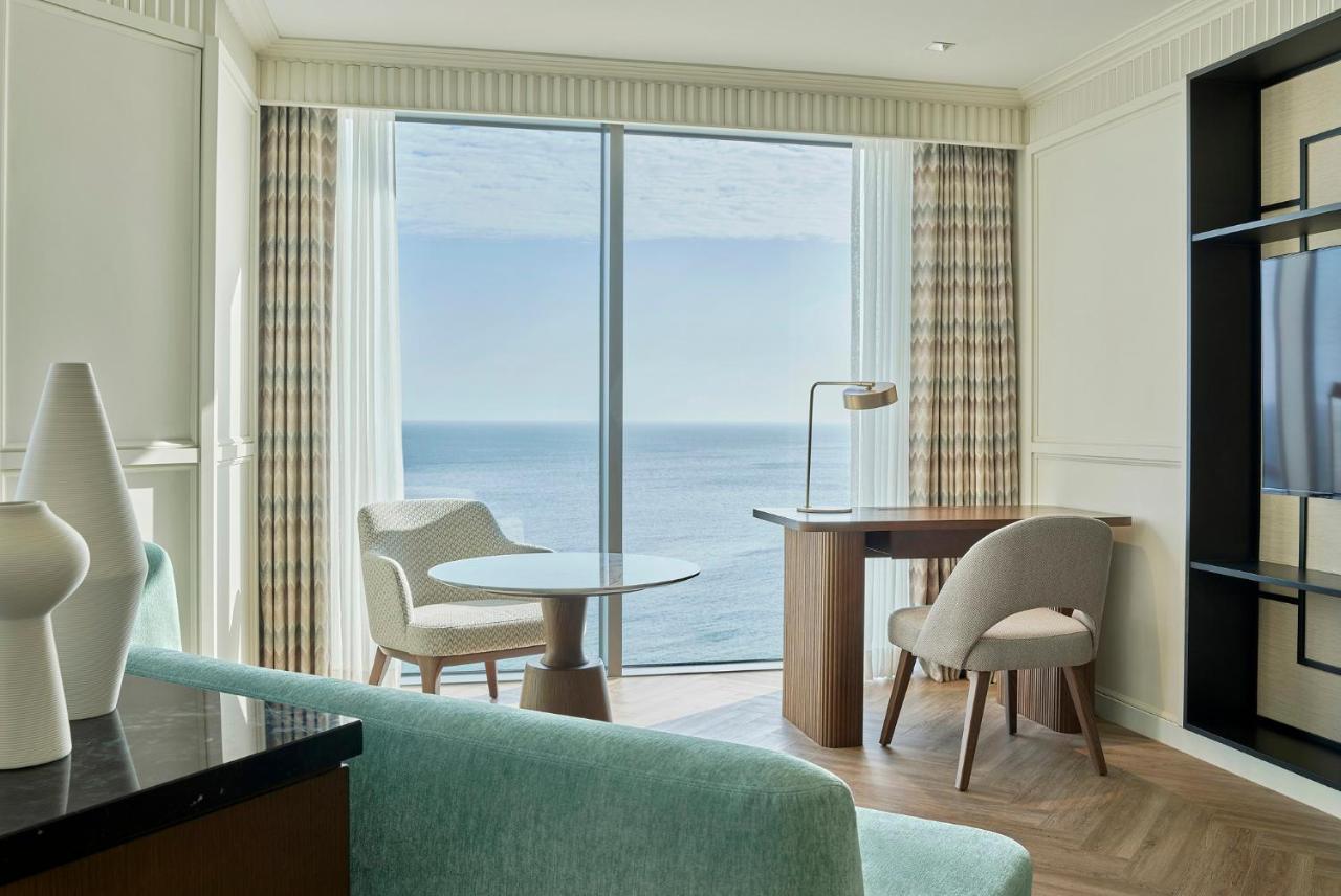 Grand Josun Busan Exterior foto A guest room at The Carlyle