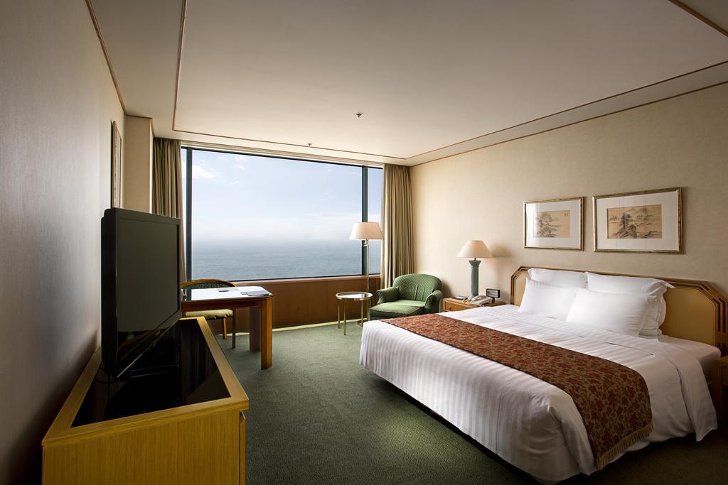 Grand Josun Busan Exterior foto A room at the hotel