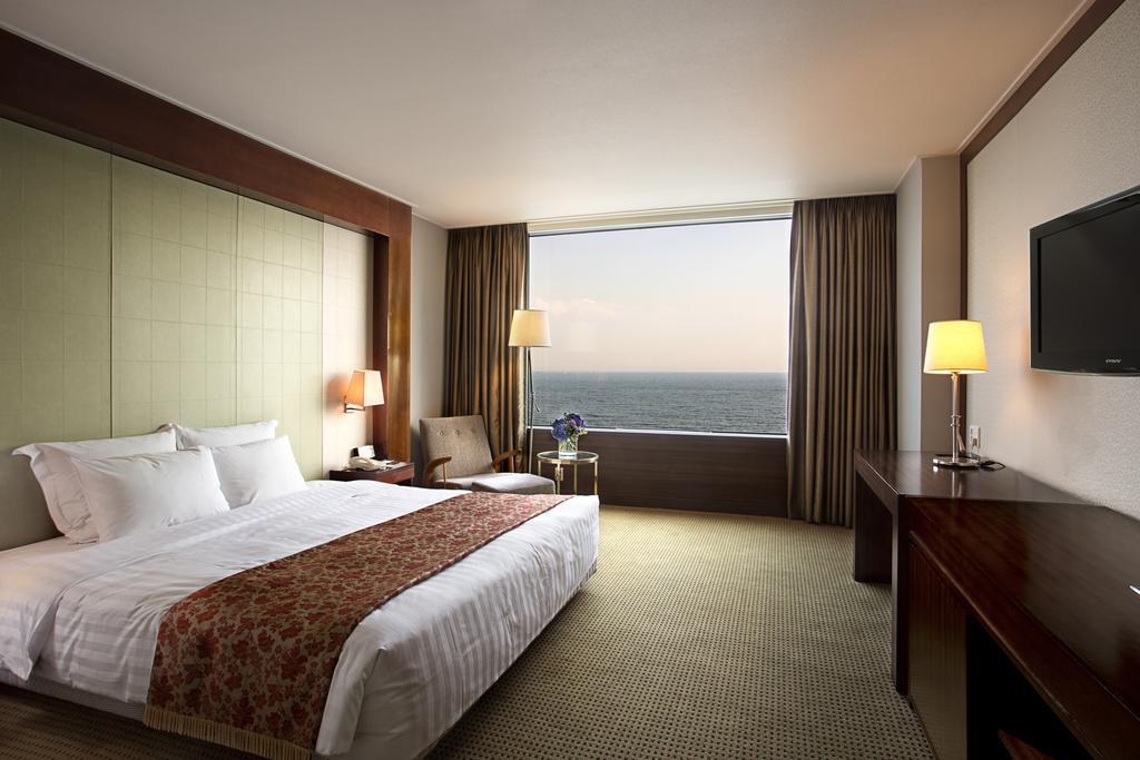 Grand Josun Busan Exterior foto A room at the hotel