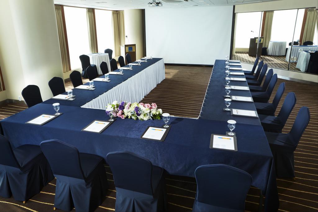 Grand Josun Busan Exterior foto U-shaped table layout
