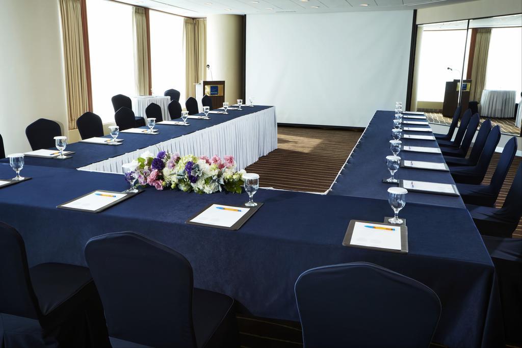 Grand Josun Busan Exterior foto A meeting room