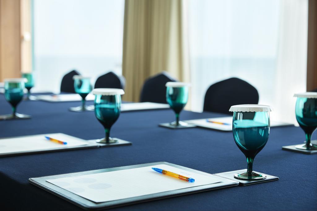 Grand Josun Busan Exterior foto A meeting room